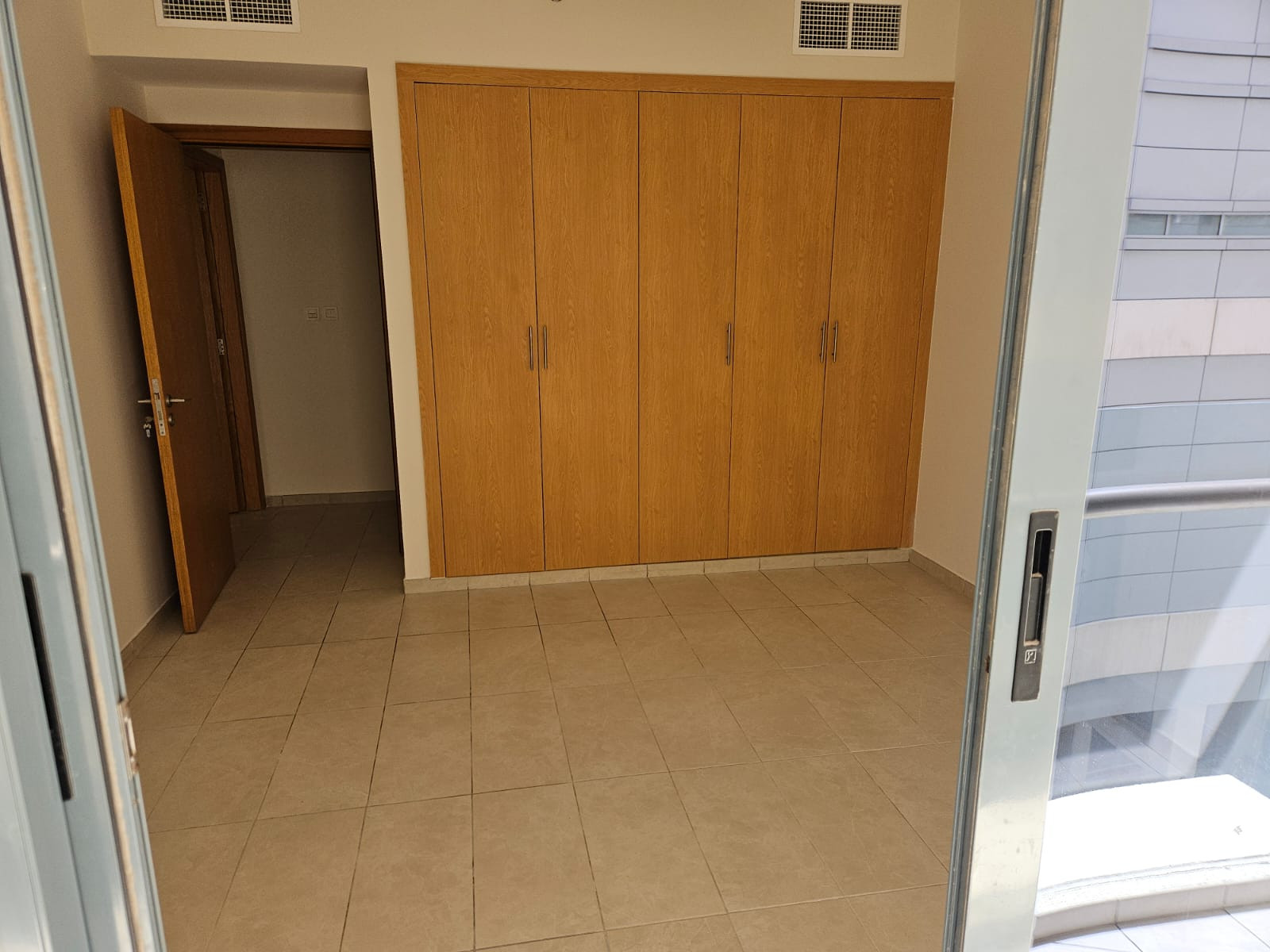 Spacious 2-Bedroom Apartment for Rent in Al Mankhool, Dubai 5