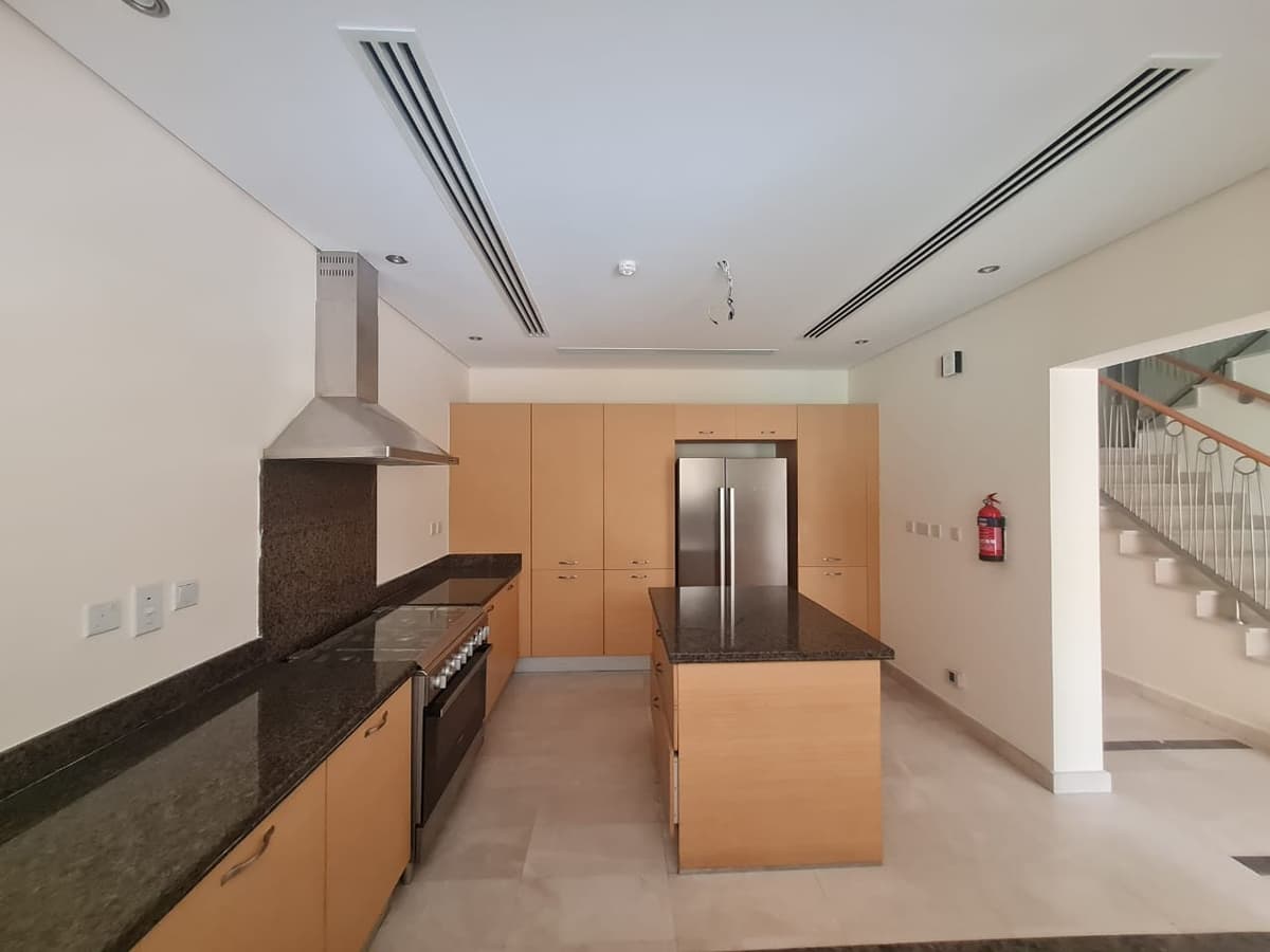 3 BEDROOM + MAID /SPACIOUS LAYOUT/VACANT AND READY 4