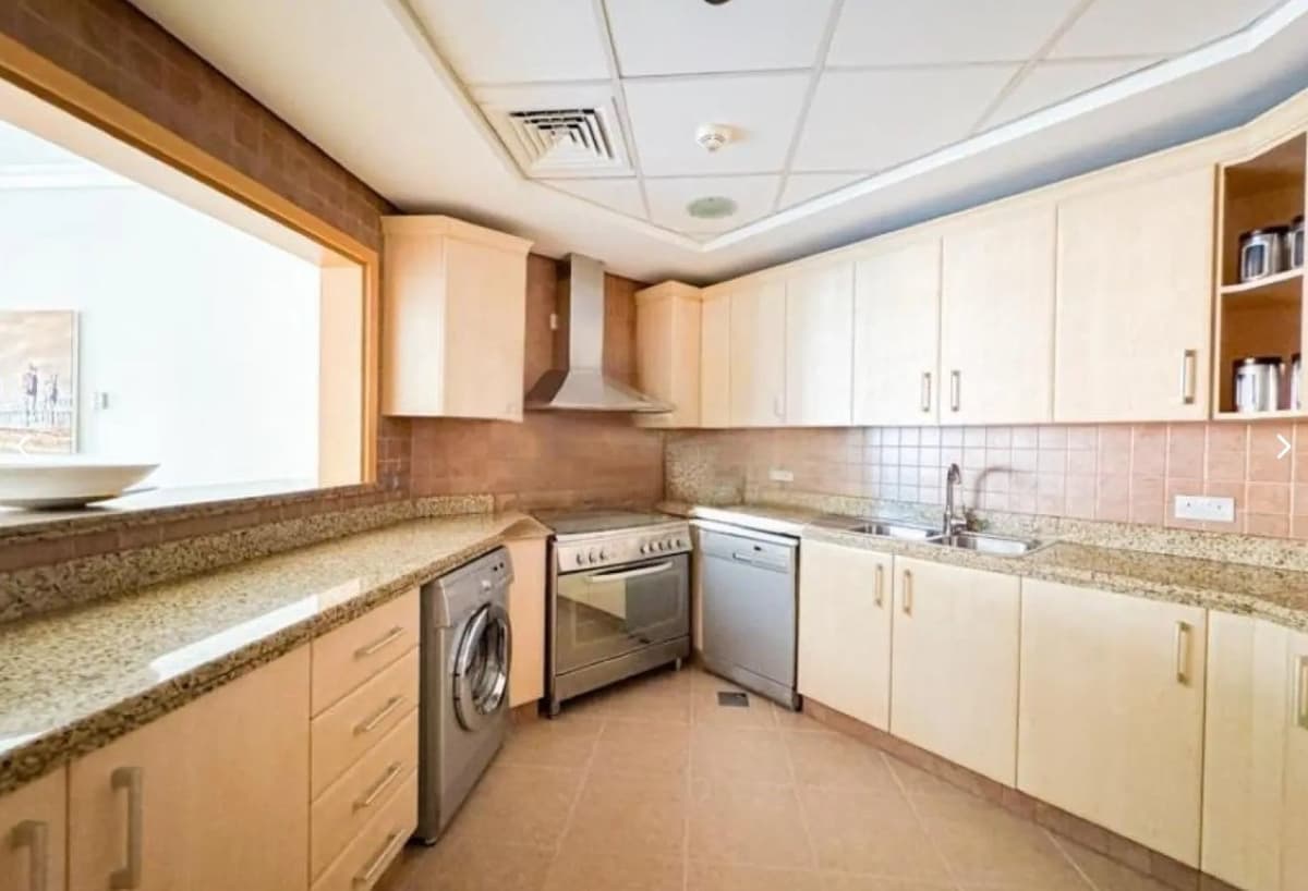 FURNISHED | BEACH ACCESS | SPACIOUS 5