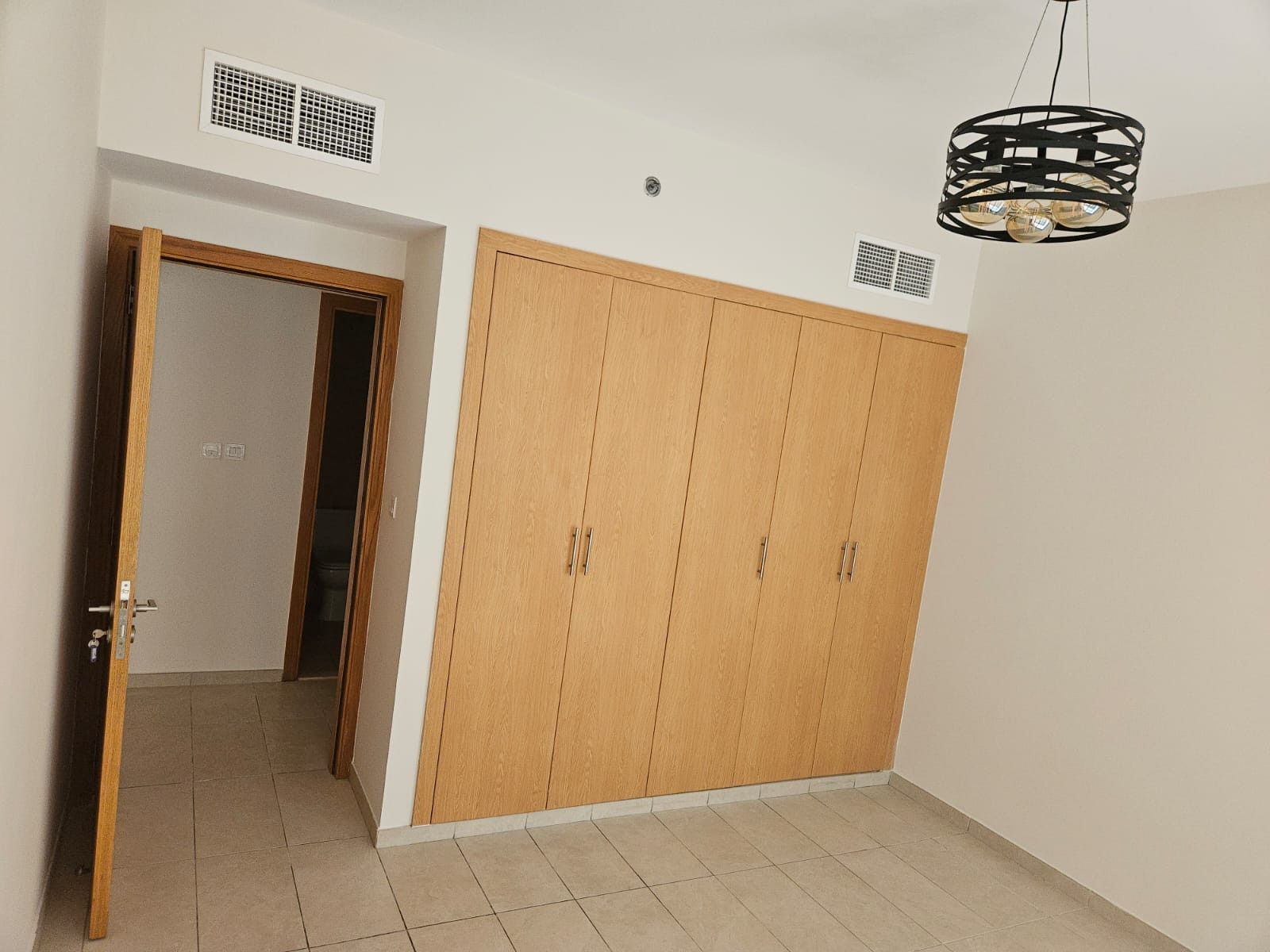 Spacious 2-Bedroom Apartment for Rent in Al Mankhool, Dubai 4