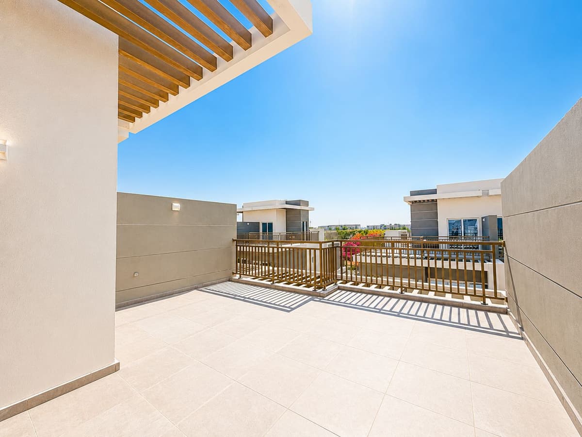 Modern Townhouse | Unfurnished | Family Community 2
