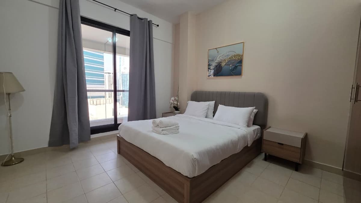 FULLY FURNISHED I HIGH FLOOR I MARINA VIEW 2