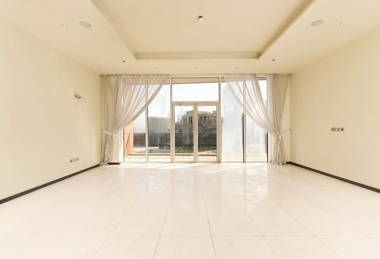 Spacious | Sea View | Vacant