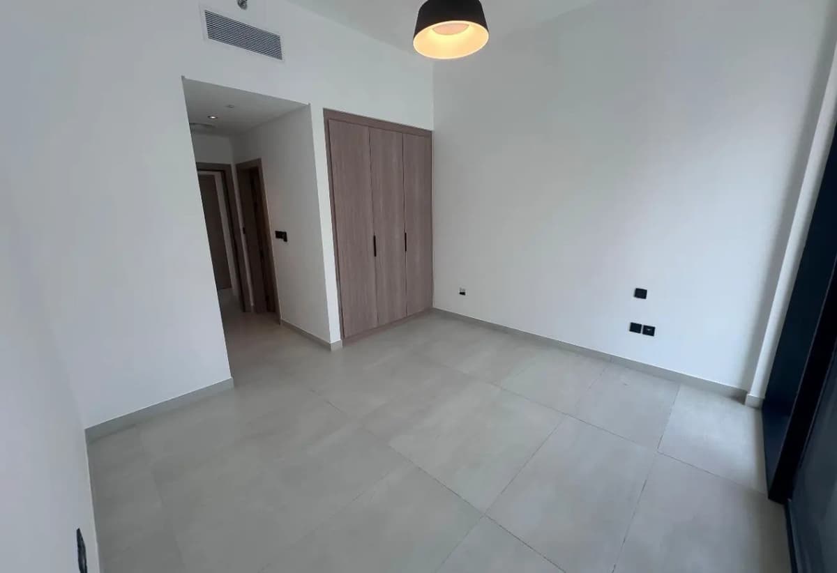 BRAND NEW | SPACIOUS | READY TO MOVE 2
