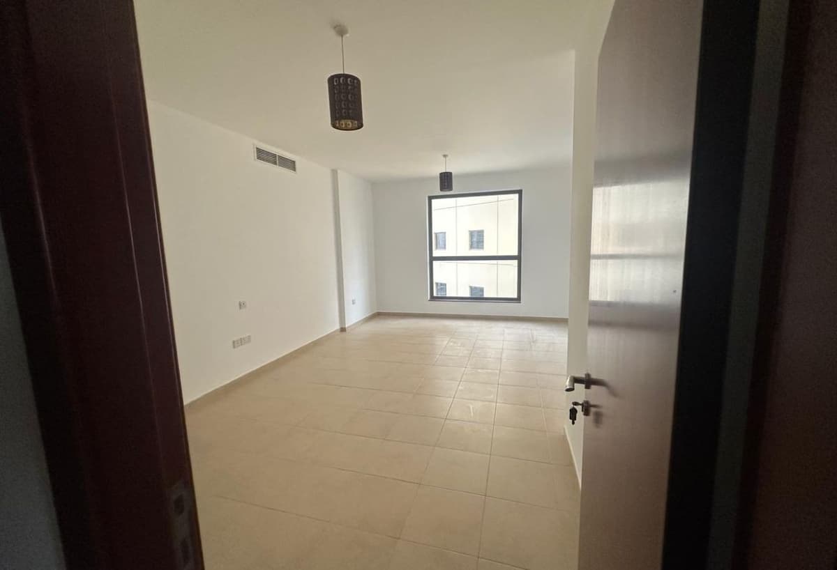 Charming 3BR+Maid | Waterfront View 4