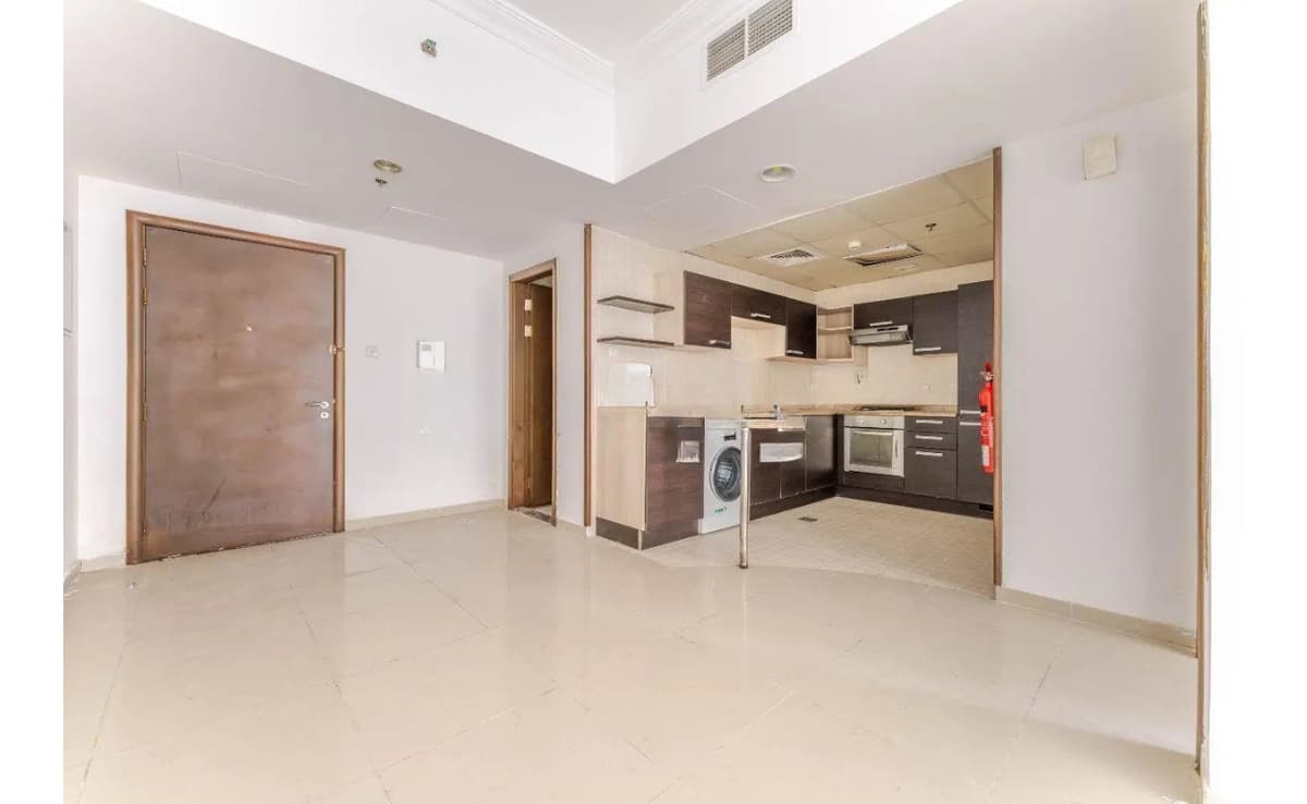 Vacant | Unfurnished | Near Metro | Mid Floor 5