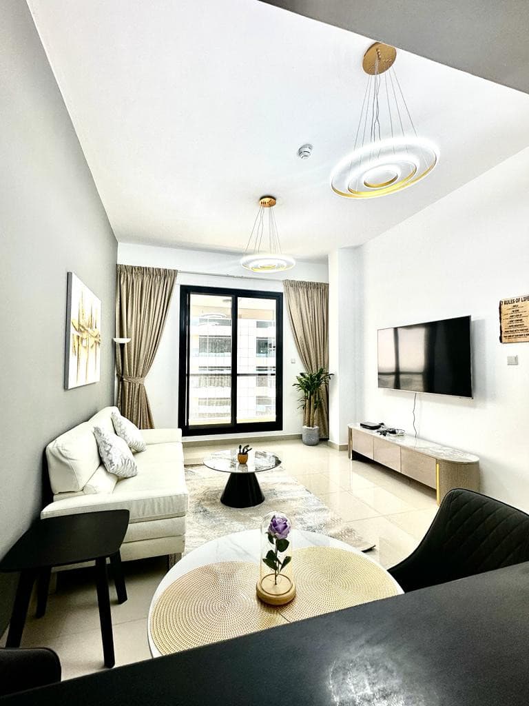 Balcony | Vacant | Furnished | Upgraded